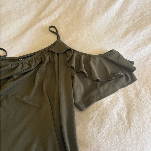 Off-Shoulder Ruffle Sleeve Blouse - Picture 9 of 11